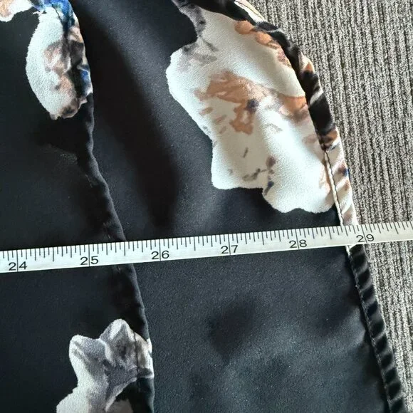 Vince Camuto Black Floral Sleeveless Blouse - Picture 7 of 8